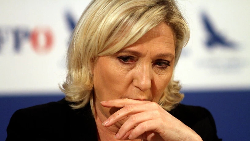 Frankreichs Rechtspopulistin Marine Le Pen wurde von einem EU-Gericht zur Rückzahlung von 300'000 Euro an das Europaparlament verurteilt. Le Pen sieht darin eine "politisch motivierte Stinkbombe". (Archivbild)