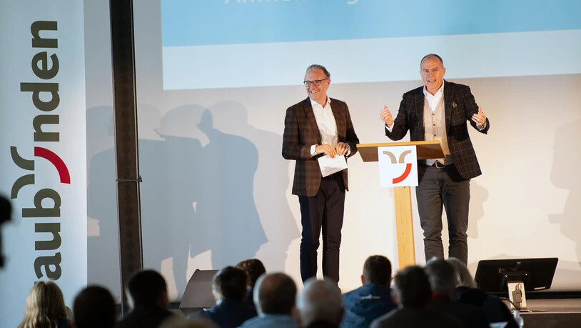 Graubünden Ferien CEO Martin Vincenz und Präsident Jürg Schmid an der Generalversammlung vom Donnerstag.