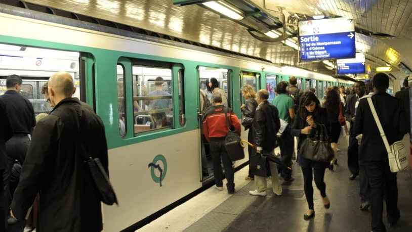 Bis spätestens 2021 soll es in der Pariser Metro keine Tickets aus Papier mehr geben. (Archivbild)