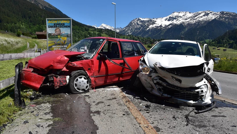 In Klosters wurden drei Autos bei einer Kollision total beschädigt.