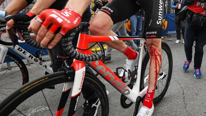 Tom Dumoulin - das linke Knie, hier nach dem Sturz im Giro, lässt einen Start an der Tour de France nicht zu