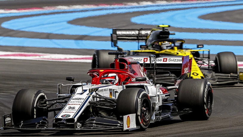 Kimi Räikkönen im Alfa Romeo hält Nico Hülkenberg im Renault in Schach und fährt in die Top Ten