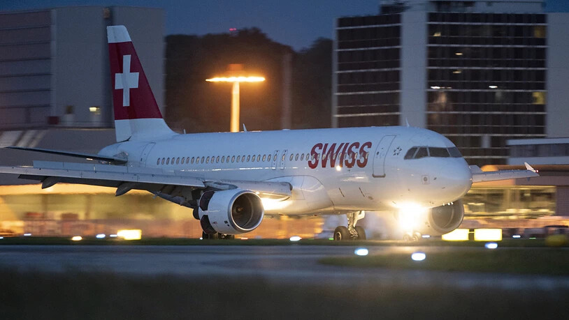 Mehr Passagiere flogen über Zürich: Ein Airbus A320-214 der Swiss in Zürich (Archivbild).
