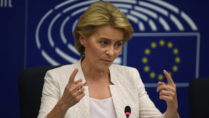 Ursula von der Leyen ist am Dienstag vom EU-Parlament in Strassburg zur neuen Präsidentin der EU-Kommission gewählt worden. Sie sei "sehr geehrt und gerührt", sagte sie nach ihrer Wahl. Doch es war knapp: Nur 383 Abgeordnete stimmten für sie - neun…