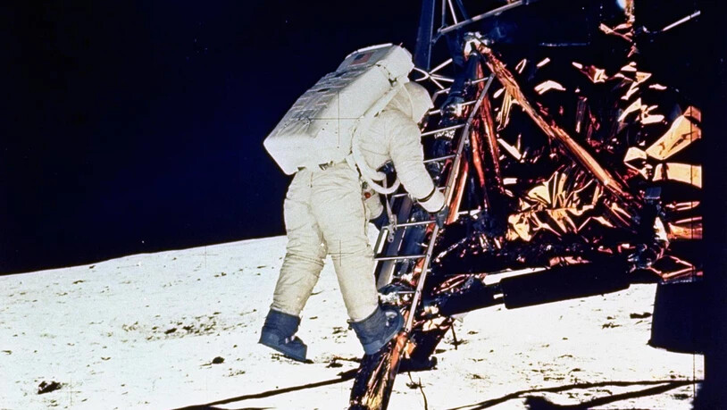 Buzz Aldrin betritt als zweiter Mensch den Mond.