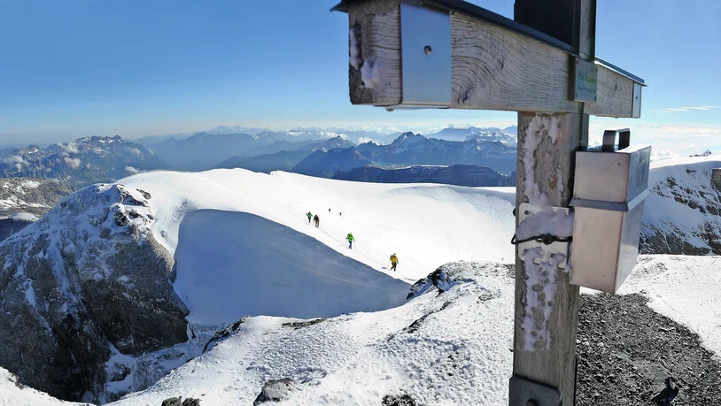Auf dem höchsten Glarner Berg bietet sich bei gutem Wetter eine eindrückliche Rundumsicht. 