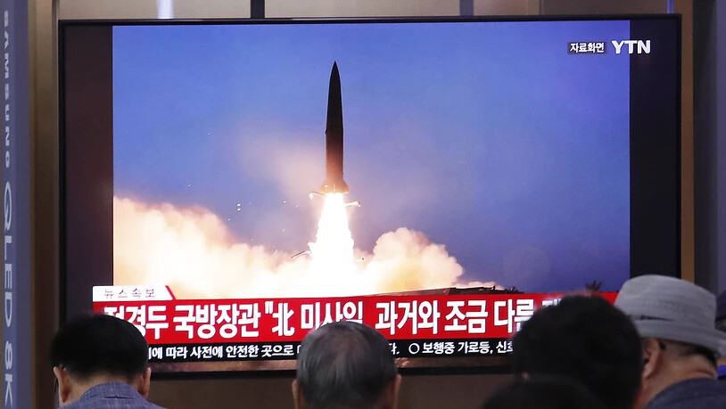 Fernsehbericht in Südkorea über einen Raketenabschuss im nördlichen Nachbarland. (Archivbild)