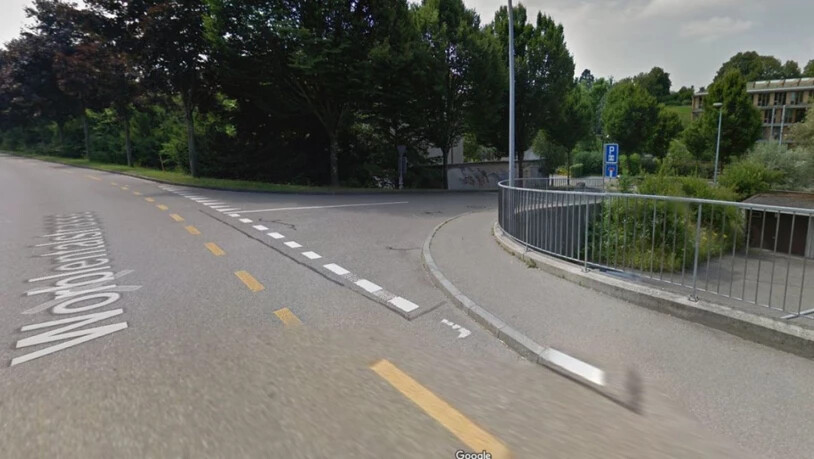 In Ittigen ist am Mittwochmittag ein flüchtiger Autofahrer verunfallt. Die Polizei konnte den Mann nach einer wilden Verfolgungsjagd stellen.