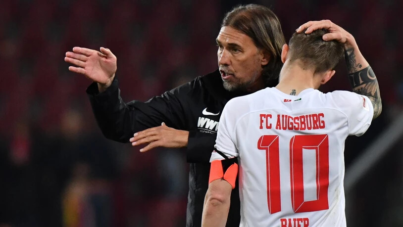 Martin Schmidt und der FC Augsburg sind nach dem überraschenden Ausscheiden im Cup bereits unter Zugzwang