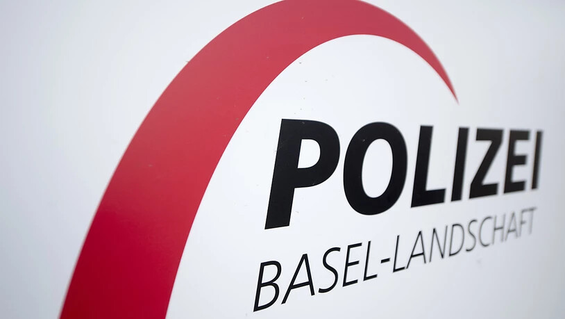 Im August 2017 hat die Baselbieter Polizei wegen eines tödlichen Streits um eine Hanf-Indooranlage ausrücken müssen. Jetzt wird Anklage wegen Mordes erhoben.(KEYSTONE/Urs Flueeler)