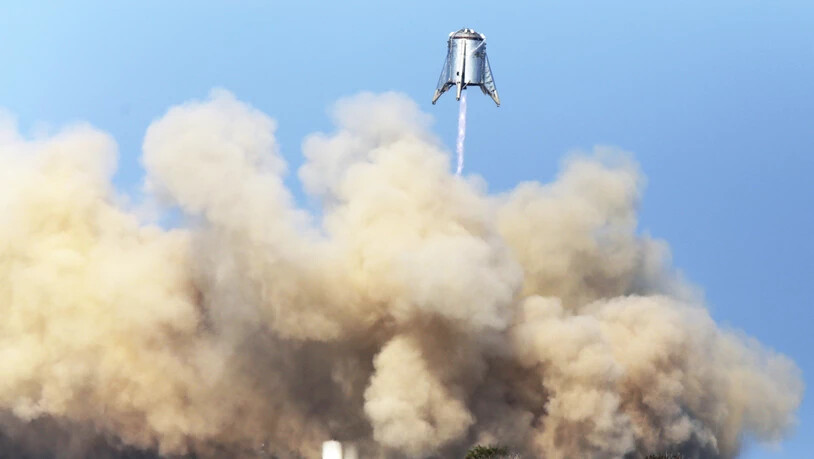 SpaceX hat erfolgreich einen Prototyp für seine Schwerlastrakete getested. Mit einem ähnlichen Gerät sollen einst Menschen und Fracht zum Mond und Mars gebracht werden, meldet das Unternehmen.  (Foto: Miguel Roberts/The Brownsville Herald via AP)