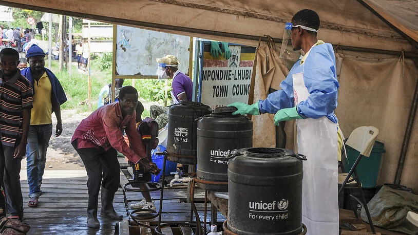 Hygienemassnahmen sollen gegen die Verbreitung von Ebola helfen. (Archivbild)