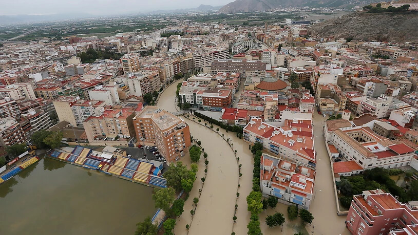Orihuela in der ostspanischen Provinz Alicante steht nach heftigen Herbstunwettern unter Wasser.