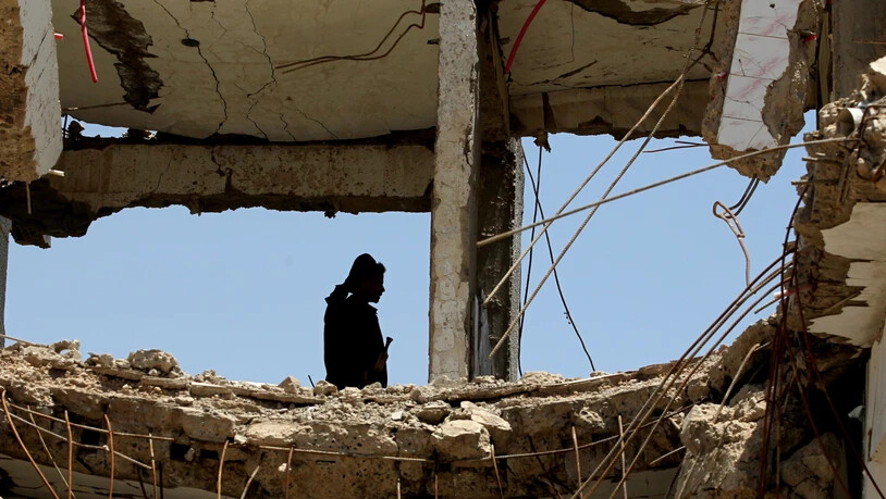 Ein bei einem von Saudi-Arabien geführten Luftangriff getroffenes Haus in Jemens Hauptstadt Sanaa.