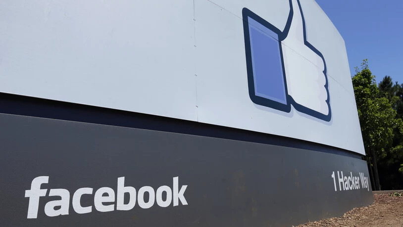 Facebook sperrte nach dem Datenskandal 69'000 Apps auf seiner Plattform. (Symbolbild)