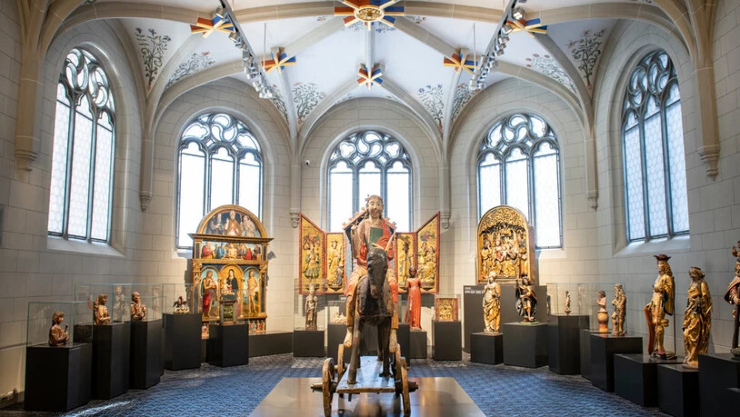 Die Holzskulptur "Christus auf dem Palmesel" aus dem 11. Jahrhundert ist Teil der Sammlungsausstellung im Landesmuseum in Zürich. Eingerichtet ist die Ausstellung im sanierten Westflügel des Museums.