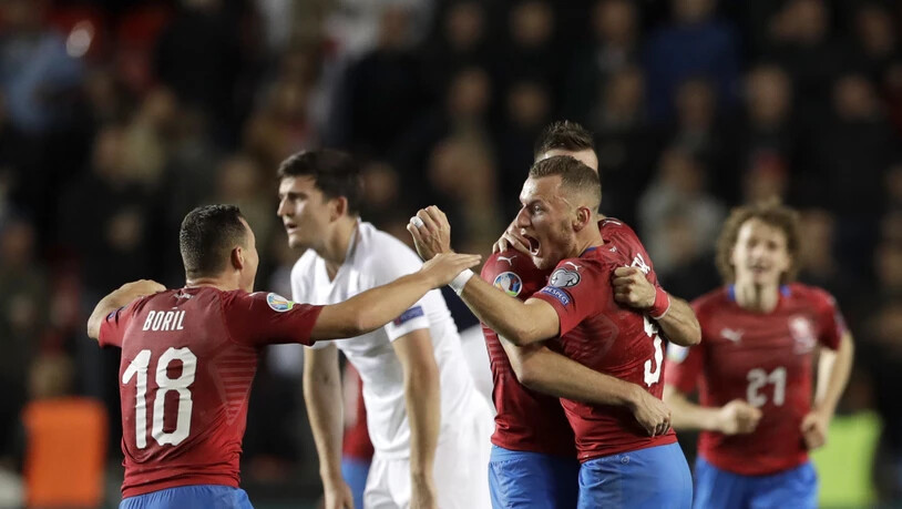 Die tschechischen Spieler jubeln nach ihrem wertvollen Heimsieg gegen England