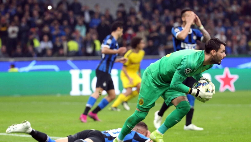 Roman Bürki hält für Dortmund einen Penalty, kann die Niederlage aber trotzdem nicht verhindern