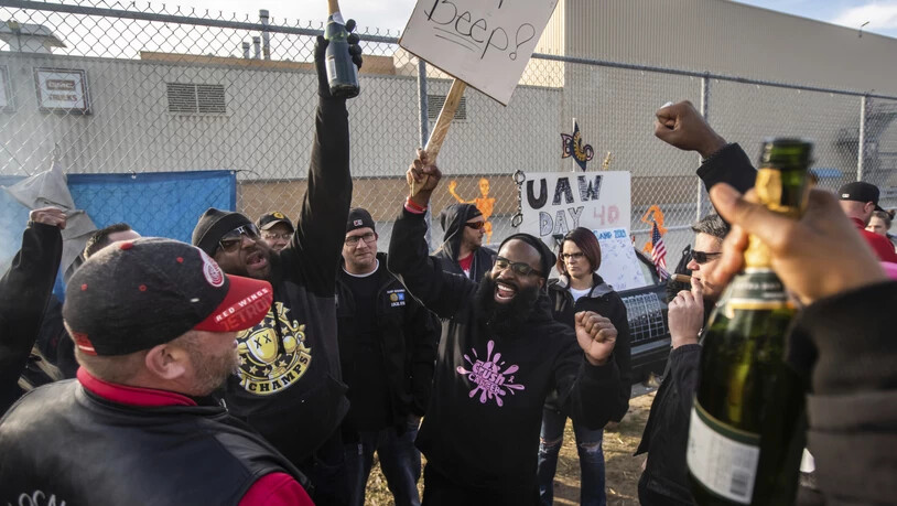 Nach 40 Tagen haben Arbeiter beim US-Autobauer General Motors (GM) ihren Streik am Freitag (Ortszeit) beendet.