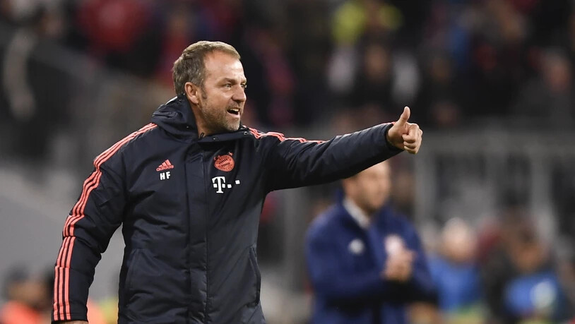 Daumen hoch bei Hansi Flick: Der Bayern-Coach startet mit einem Sieg in seinen neuen Job