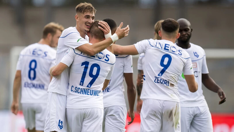 Die Lausanner feiern einen ihrer fünf Treffer gegen Schaffhausen