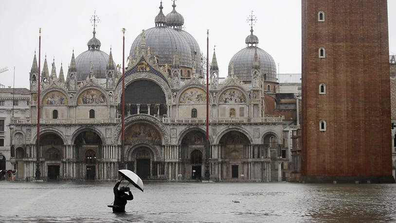 Das Hochwasser in Venedig ist inzwischen auf höchstem Stand seit mehr als 50 Jahren gestiegen.