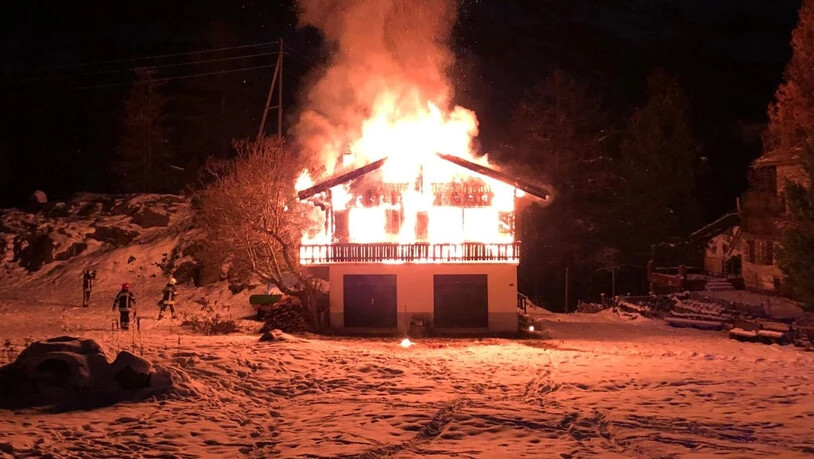 Beim Brand eines Chalets in Zermatt entstand erheblicher Sachschaden. Die Brandursache ist noch nicht geklärt.