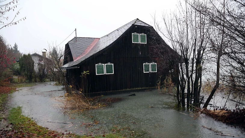 Nach starken Regenfällen im Süden Österreichs kam es am Sonntag zu Überschwemmungen rund um den Faaker See.