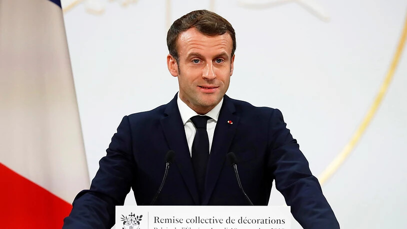 Frankreichs Präsident Emmanuel Macron hat am Montagabend in einer Rede in Paris die Ausschreitungen bei den "Gelbwesten"-Protesten kritisiert.