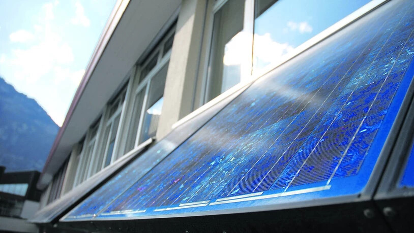 In Mollis produziert eine Fotovoltaikanlage sauberen Strom für die Sekundarschule.