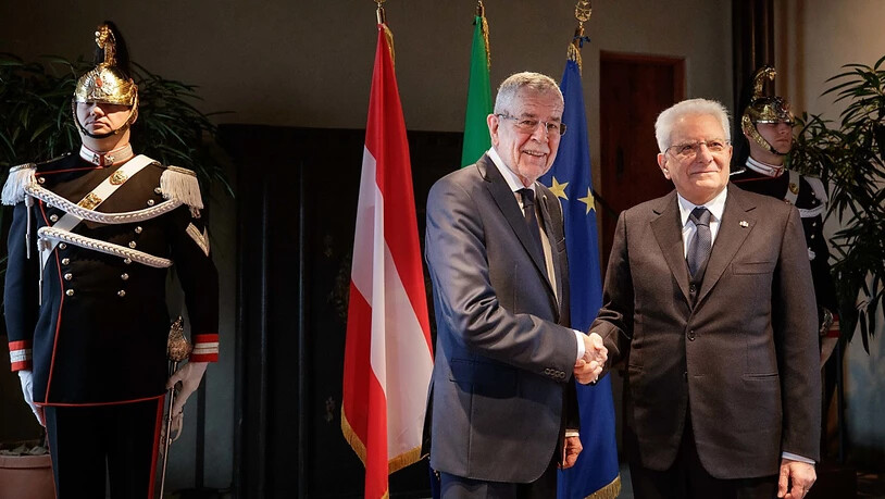 Der österreichische Präsident
Van der Bellen (l) und sein italienischer Amtskollege Mattarella erinnerten am Samstag an den 50. Jahrestag der Verabschiedung des Südtirol-Pakets über die Autonomieregelung.
