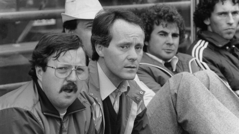 Nach der Entlassung von FCZ-Trainer Max Merkel wurde Köbi Kuhn, hier neben Masseur Hermann Burgermeister, im Mai 1983 mit dem Coaching der ersten Mannschaft beauftragt