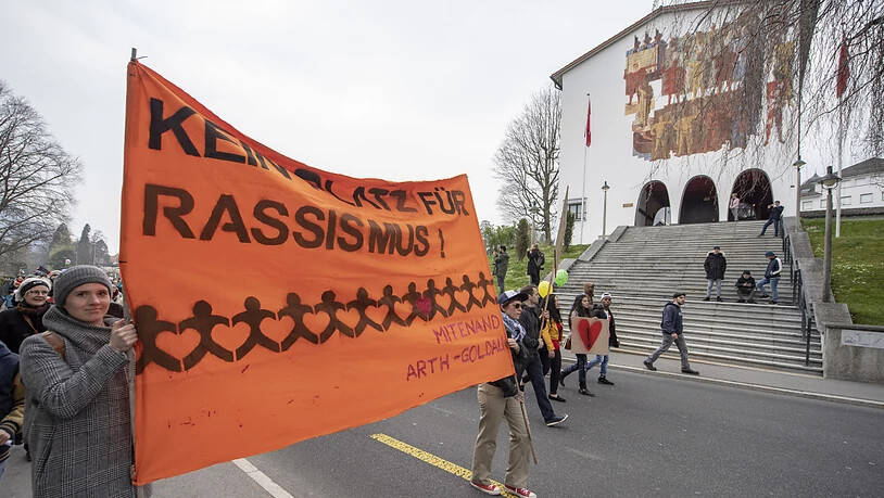 Demonstration gegen den Ku-Klux-Klan-Auftritt an der Schwyzer Fasnacht. (Archivbild)