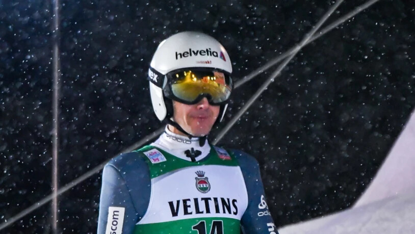 Solider Auftakt im winterlichen Nordfinnland: Simon Ammann qualifizierte sich mit einem Sprung auf 130 m sicher für den Weltcup am Samstagabend in Kuusamo