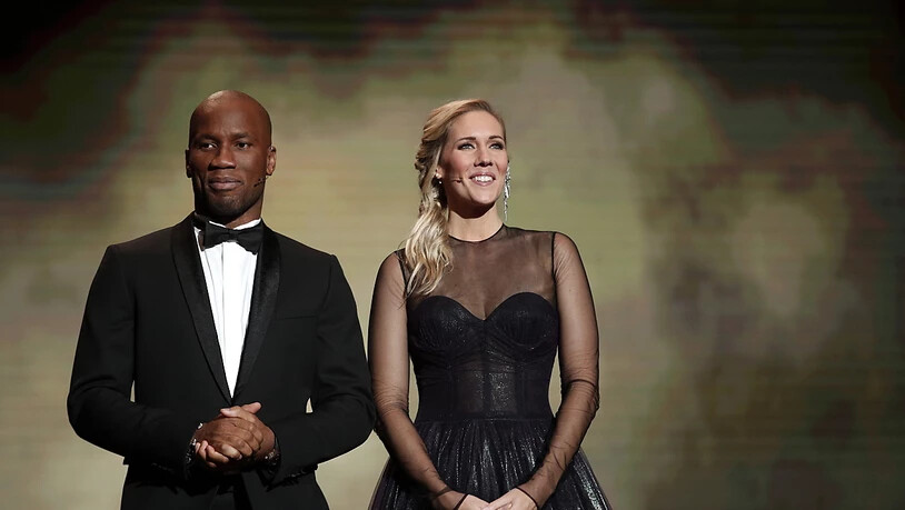 Moderiert wurde die Gala in Paris von Sandy Heribert und dem ehemaligen Weltklasse-Stürmer Didier Drogba