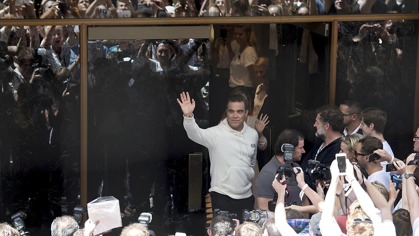 Robbie Williams knüpft mit seiner Musik an die Erfolge von Elvis Presley an.