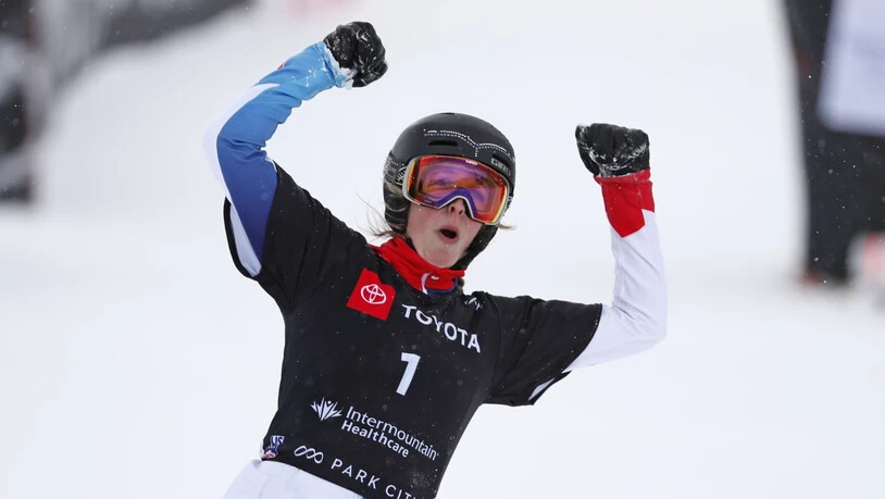 Schwingt zu Beginn der Saison oben aus: Alpin-Snowboarderin Ladina Jenny fährt in den ersten zwei Weltcup-Rennen der Saison aufs Podest
