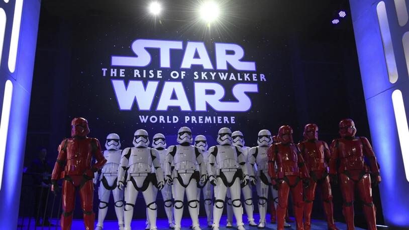 Zahlreiche Stars kamen in der Nacht auf Dienstag zu einer "Star Wars"-Premiere nach Hollywood.