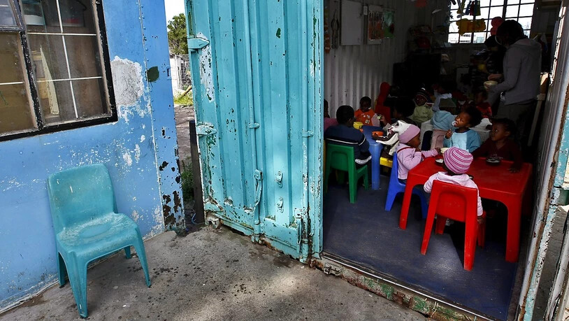 In vielen ländlichen Schulen in Südafrika sind offene Latrinen noch weit verbreitet. Einem 5-jährigen Schüler wurde eine solche vor fünf Jahren zum Verhängnis. (Symbolbild)