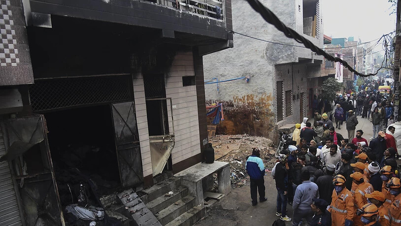Erneut hat sich in der indischen Hauptstadt Neu Delhi ein tödlicher Brand ereignet. In einer Lagerhaus starben mindestens neun Menschen.