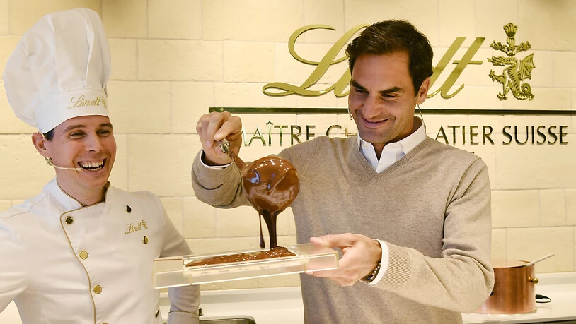 Tennisstar Roger Federer dürfte als Werbebotschafter seinen Teil zum guten Geschäftsgang beigetragen haben: Lindt&Sprüngli blickt auf ein erfolgreiches Jahr 2019 zurück. Im Bild: Eröffnung des neuen Ladens auf dem Flughafen Zuerich im April 2019. …