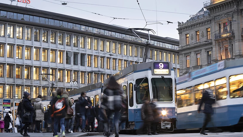 Viele Schweizer Firmenchefs befürchten, dass die Wirtschaft 2020 nicht weiter wachsen wird: der Paradeplatz in Zürich (Archivbild).