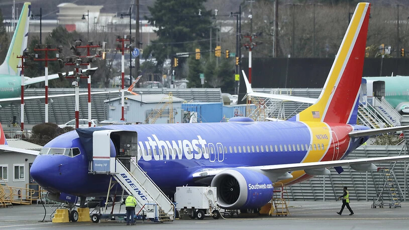 Die Probleme mit den Boeing-Maschinen des Typs 737 Max machen dem US-Billigflieger Southwest Airlines schwer zu schaffen. Der Gewinn brach im vierten Quartal ein.(Archivbild)