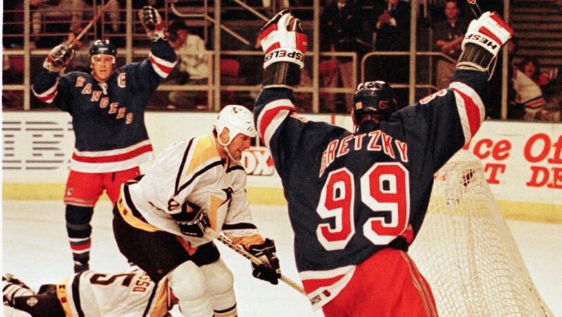 Wayne Gretzky ist der bislang einzige Spieler in der Geschichte der NHL, dessen Rückennummer - die 99 - ligaweit gesperrt ist und damit an keinen NHL-Spieler mehr vergeben wird