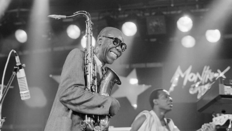 Der Jazz-Saxophonist Manu Dibango ist der erste weltberühmte Prominente, der an der Lungenkrankheit Covid-19 gestorben ist. Er erlag der Krankheit mit 86 Jahren. (Archivbild)