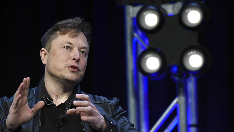 Tesla-Chef Elon Musk will die Produktion in Kalifornien rasch wieder hochfahren - und sich sogar gegen die Anweisungen der Behörden widersetzen. (Archivbild)
