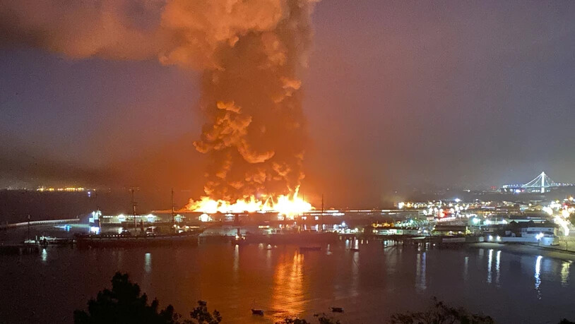 In San Francisco hat ein Feuer einen Teil der historischen Hafenanlage zerstört.
