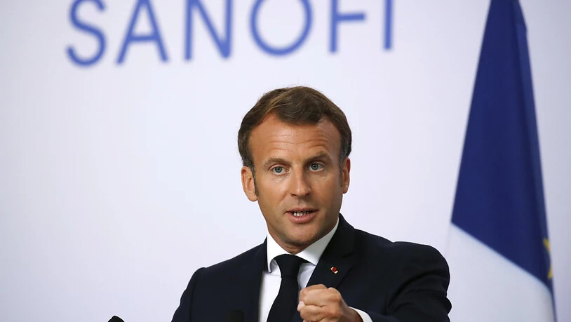 Emmanuel Macron beim Besuch einer Fabrik des Pharmaherstellers Sanofi Pasteur in Lyon. Foto: Gonzalo Fuentes/Reuters Pool/AP/dpa