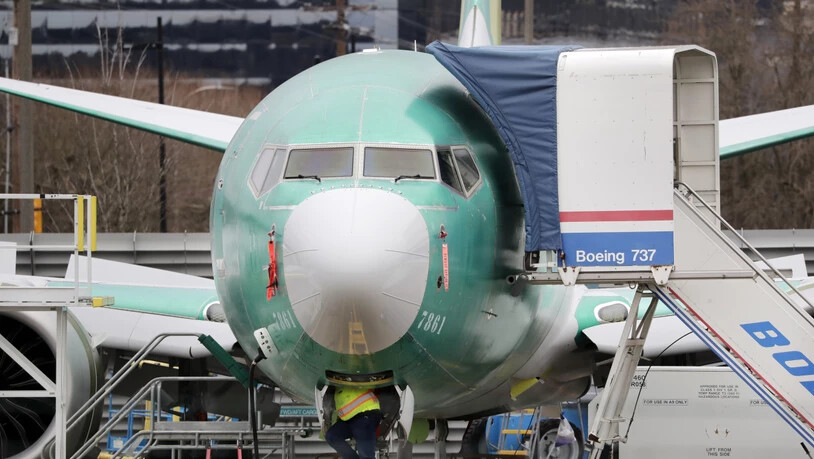 Der Boeing-Konzern will amerikanischen Behörden offenbar schon bald seine überarbeitete Flugzeugserie 737 Max während eines Fluges präsentieren. (Archivbild)