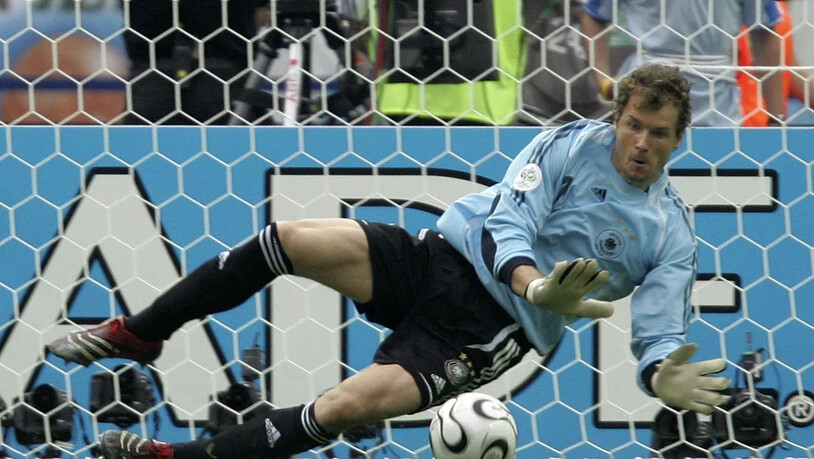 Jens Lehmann hexte Deutschland an der Heim-WM 2006 gegen Argentinien in den Halbfinal. Der Stammkeeper von Arsenal hielt im Penaltyschiessen des Viertelfinalspiels gegen Argentinien - auch dank gütiger Mithilfe eines Spickzettels - zwei Versuche des…